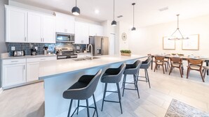 House | 4 bedrooms - Beautiful Storey Lake Retreat Minutes From Disney (Kissimmee)