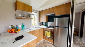 Fridge, microwave, oven, stovetop - ZEcamping 4* piscine couverte toboggans pet friendly locatif 28m2 (Névez)