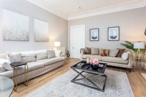 Apartamento Confort, balcón, vistas al mar | Zona de estar | Una televisión