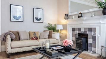 Comfort Apartment, Balcony, Sea View | Living room | TV