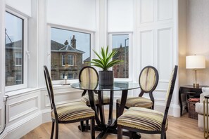 Lägenhet Comfort - balkong - havsutsikt | Matservice på rummet