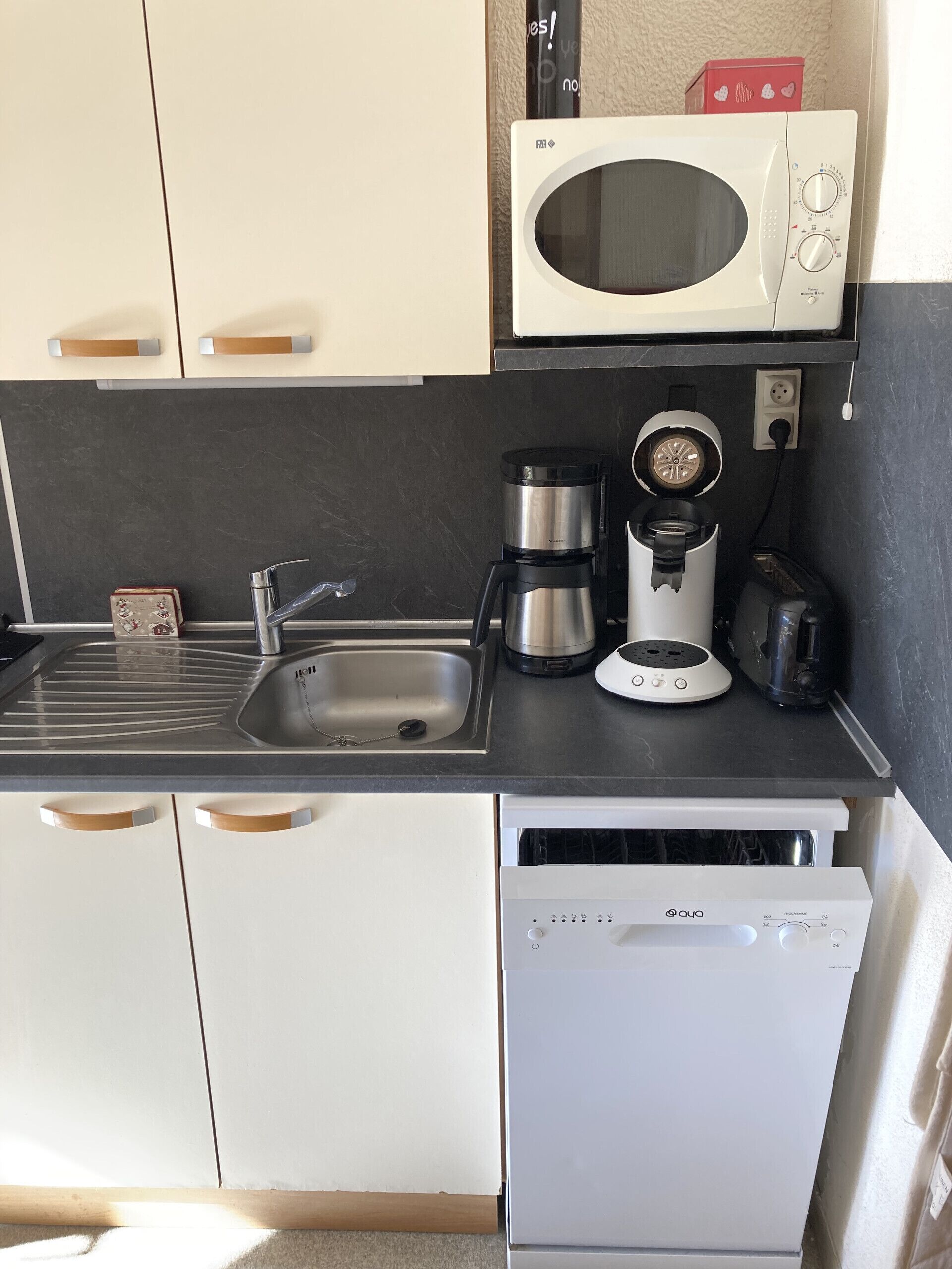 Réfrigérateur, micro-ondes, four, lave-vaisselle