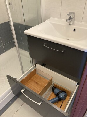 Shower, hair dryer - Appartement N°29 au Griou (Le Lioran)