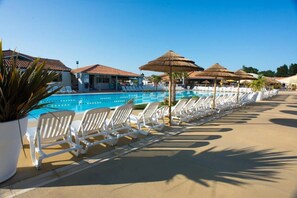 Indoor pool - ZEcamping 4* familial espace aquatique 5km plage locatif clim 28m2 (Les Mathes)