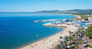 Beach - ZEcamping 4 étoiles animé piscine animaux acceptés locatif clim 28m2 (Frejus)