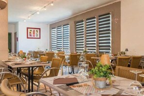 Dining - ZEcamping 4* 100m plage toboggans pet friendly animations locatif clim (Canet-en-Roussillon)