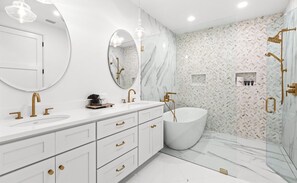 Hair dryer, towels - Luxury Home 350 yards to Beach with Private Pool, LSV, Bikes, & More (Santa Rosa Beach)