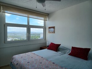 3 bedrooms, bed sheets - Lady From Spain (Carolina)