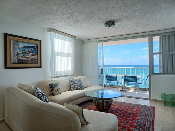 Interior - Lady From Spain (Carolina)