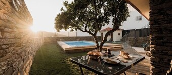Casa de Xisto - A cozy house surrounded by the vineyard terraces of the Douro. 