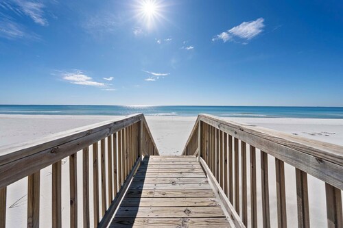 ⛱️Charming Beach Front House | Private Boardwalk | Far Reach II⛱️