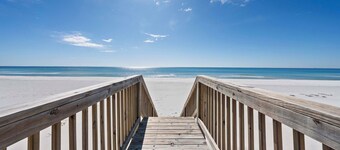 ⛱️Charming Beach Front House | Private Boardwalk | Far Reach II⛱️