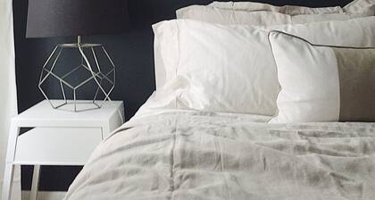 Monthly Rental in Central Toronto, the Annex, near Subway, U of T, Yorkville.
