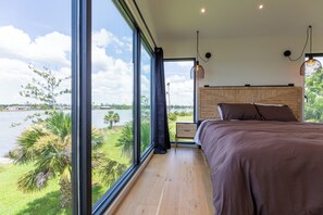 3 Schlafzimmer, Schreibtisch, Bügeleisen/Bügelbrett, Reisekinderbett