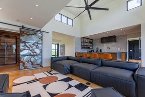 Interior - A Luxury Bayfront Retreat with a Resort-Style Pool & Private Dock (Panama City)