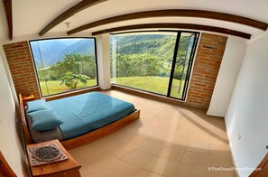 3 bedrooms, WiFi, bed sheets - Charming 3-bedroom bed & breakfast in the mountains outside of Quito with WiFi (Quito)