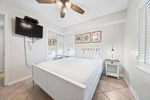 2 makuuhuonetta, silitysrauta/-lauta, ilmainen Wi-Fi, vuodevaatteet