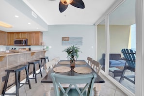 Dining - 🐬Gorgeous Gulf and Lagoon Views | Walk to Beach | Outdoor Pool | Sanibel 1105🐬 (Gulf Shores)