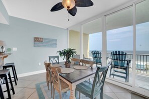 Outdoor dining - 🐬Gorgeous Gulf and Lagoon Views | Walk to Beach | Outdoor Pool | Sanibel 1105🐬 (Gulf Shores)