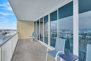 Terrace/patio - 🐬Gulf and Lagoon View | Walk to Beach | Sanibel 502🐬 (Gulf Shores)