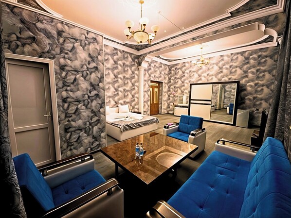 Desk, laptop workspace, free WiFi - Badamdar Ist Hotel (Baku)