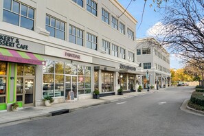 Exterior - The Raleigh Resort House w/ pool+hot tub+ game room (raleigh)