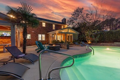 4BR, Excellent LOCATION, Pool, Hot tub, Game Room
