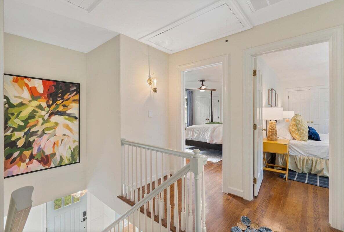4 bedrooms, desk, iron/ironing board, WiFi (free)