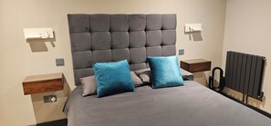 2 bedrooms, iron/ironing board, travel cot, free WiFi - Luxury 2 bedroom-Fully Accessible ground floor property. Norfolk, Attleborough. (Attleborough)
