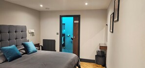 2 bedrooms, iron/ironing board, travel cot, free WiFi