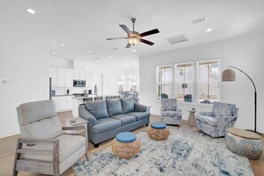 Smart TV - ⛱️Fabulous Amenities | Close to Beach | Summer Salt 2774⛱️ (Orange Beach)