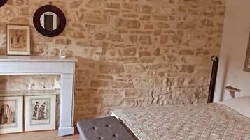 1 chambre, coffres-forts dans les chambres, fer et planche Ă repasser