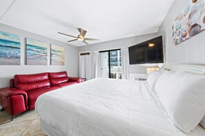 Iron/ironing board, free WiFi, bed sheets - ⭐Outdoor Pool | Walk to Beach | Sugar Beach 104⭐ (Orange Beach)