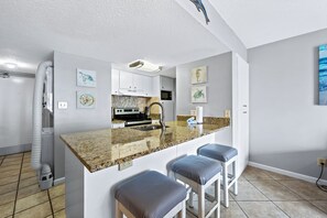 Fridge, microwave, oven, stovetop - ⭐Outdoor Pool | Walk to Beach | Sugar Beach 104⭐ (Orange Beach)