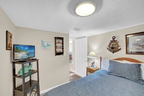 2 bedrooms, iron/ironing board, free WiFi, bed sheets - 🌊Gulf Front | Outdoor Pool + Great Amenities | Sugar Beach 230🌊 (Orange Beach)