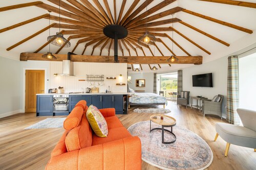 The Roundhouse -  a cottage that sleeps 2 guests  in 1 bedroom