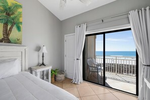 4 bedrooms, iron/ironing board, free WiFi, bed sheets - 🌊Sugar Beach 344 | Outdoor Pool! | Gulf Front🌊 (Orange Beach)