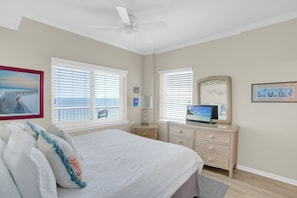 2 bedrooms, iron/ironing board, free WiFi, bed sheets - 🐬Gulf Front with Gorgeous Views | Great Amenities | Tradewinds 1305🐬 (Orange Beach)