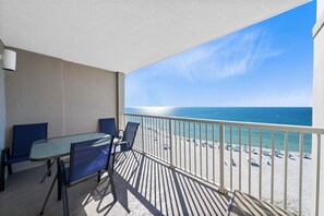 Outdoor dining - 🌴Gulf Front with Gorgeous Views | Great Amenities | Tradewinds 903🌴 (Orange Beach)