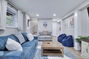 テレビ、暖炉、書斎 / ワークスペース