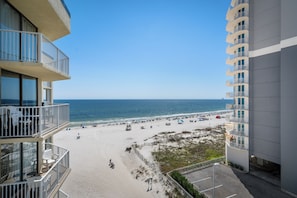 On the beach - ππGulf Front 2BR w/ Wraparound Balcony | Outdoor Pool | The Whaler B6ππ (Gulf Shores)