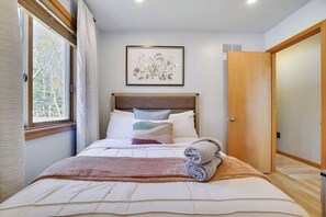 4 室のベッドルーム、アイロン / アイロン台、WiFi、ベッドシーツ