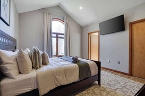 4 habitaciones, tabla de planchar con plancha, wifi y ropa de cama