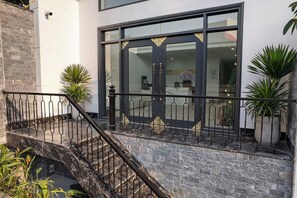 Front of property - Cosmos Hotel Apartment (Hanoi)