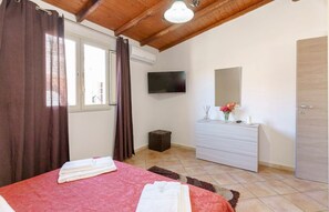 2 bedrooms, iron/ironing board, travel cot, free WiFi - At Mary's House II (Catania)