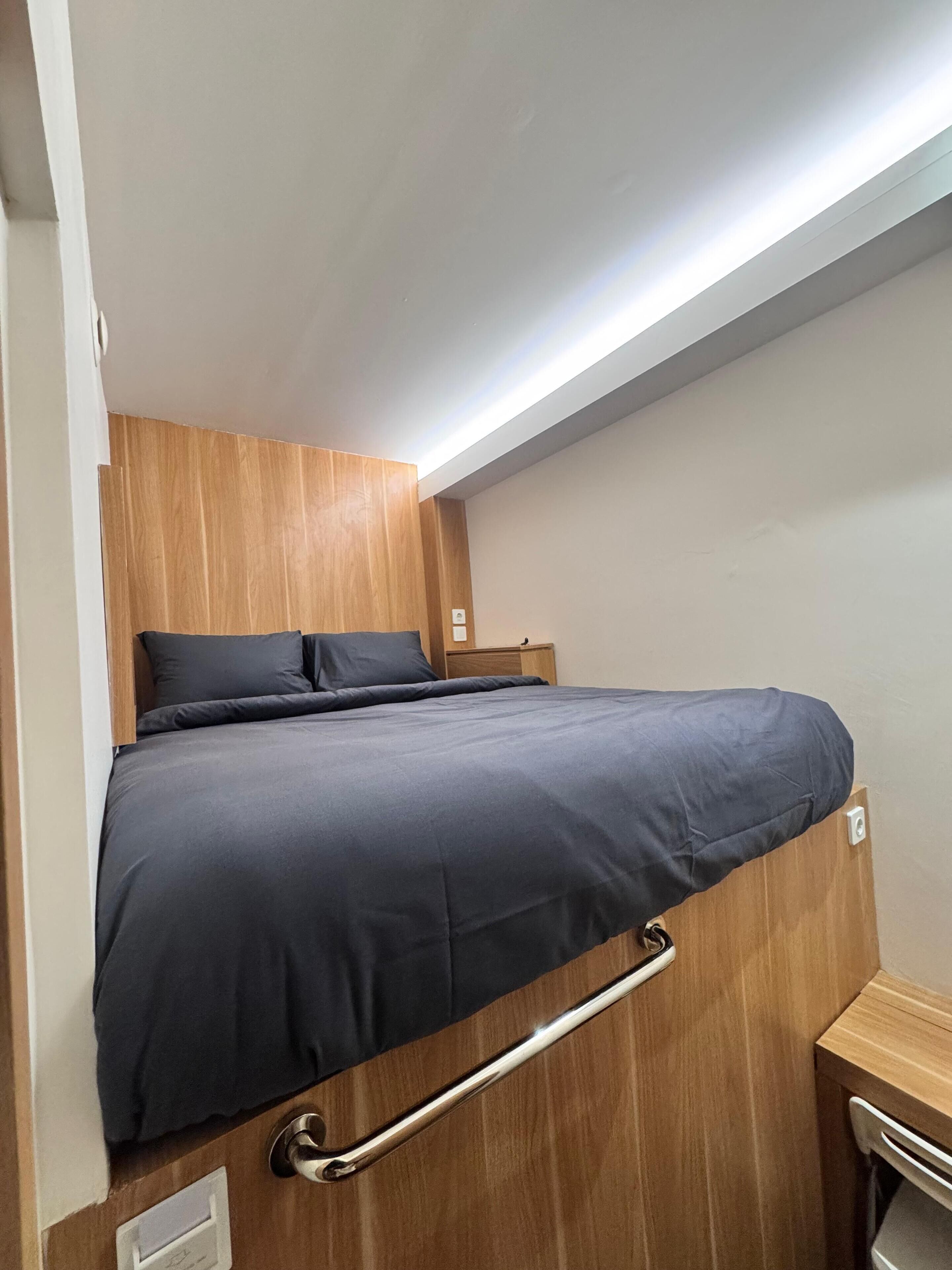 WiFi (free), bed sheets