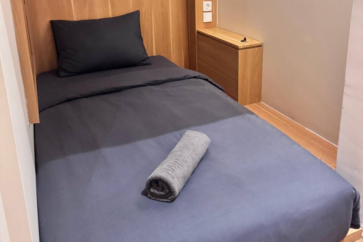 Free WiFi, bed sheets