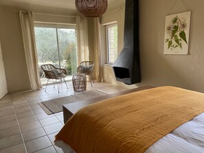 7 bedrooms, iron/ironing board, travel crib, WiFi - Stone Mas Galinelle in Gordes, 7 rooms, sleeps 12/14 (Gordes)