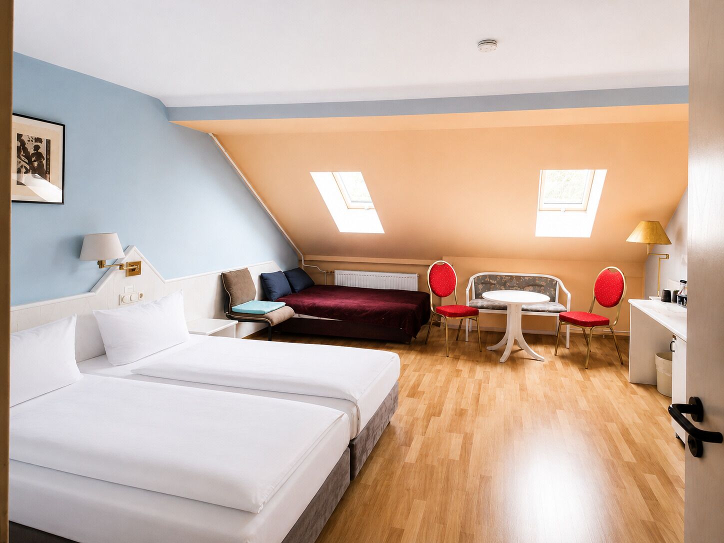 Cortinas blackout, quartos à prova de som, Wi-Fi de cortesia