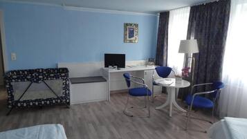 Basic-Doppel- oder -Zweibettzimmer, Nichtraucher | VerdunkelungsvorhÀnge, schallisolierte Zimmer, kostenloses WLAN